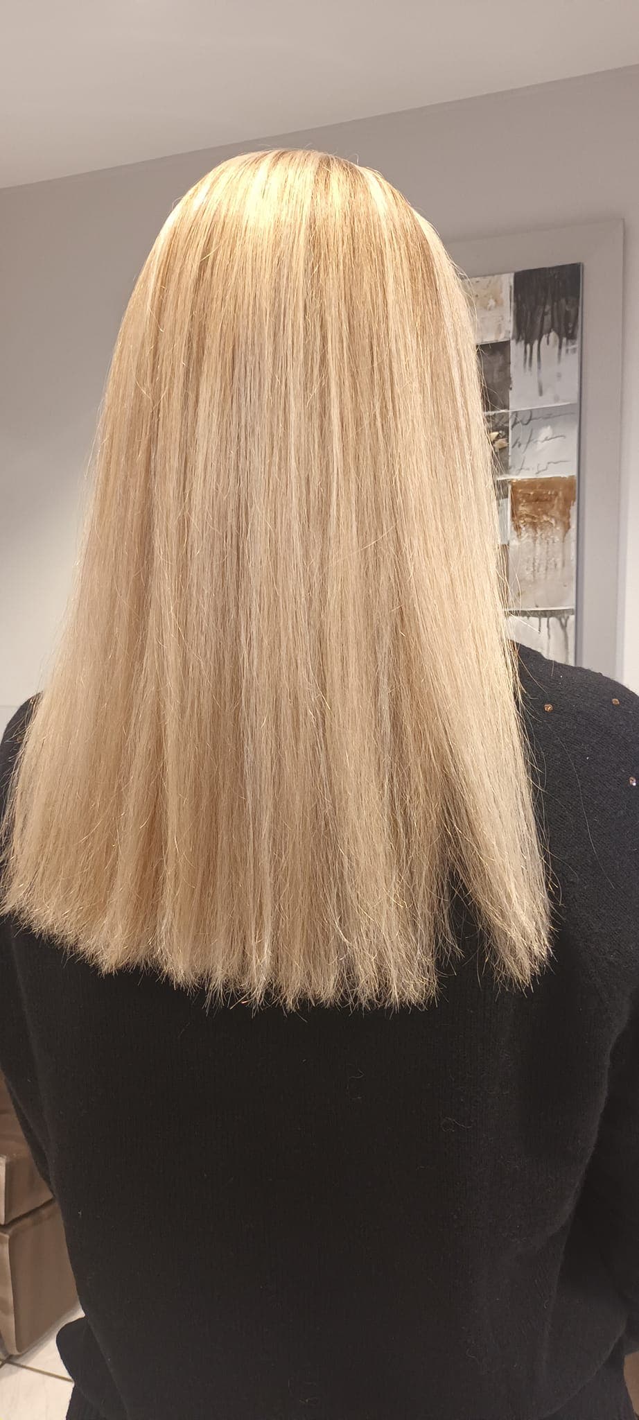 Blond clair sur cheveux longs, brushing parfaitement lisse