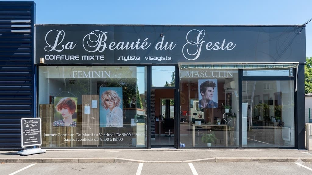 Devanture du salon La Beauté du Geste, avenue de Verdun à Saint-Jean-de-Braye